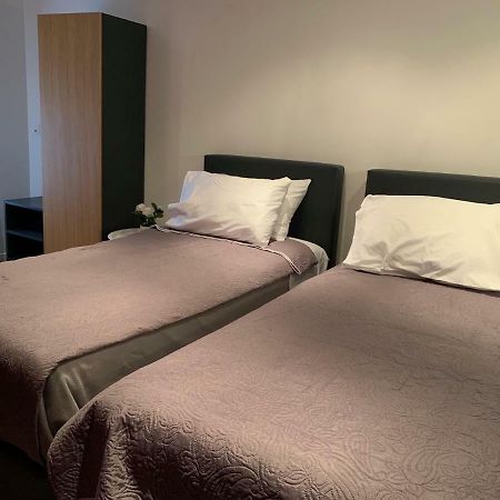 Hotel Hovi De La Mairie Обервилье Экстерьер фото