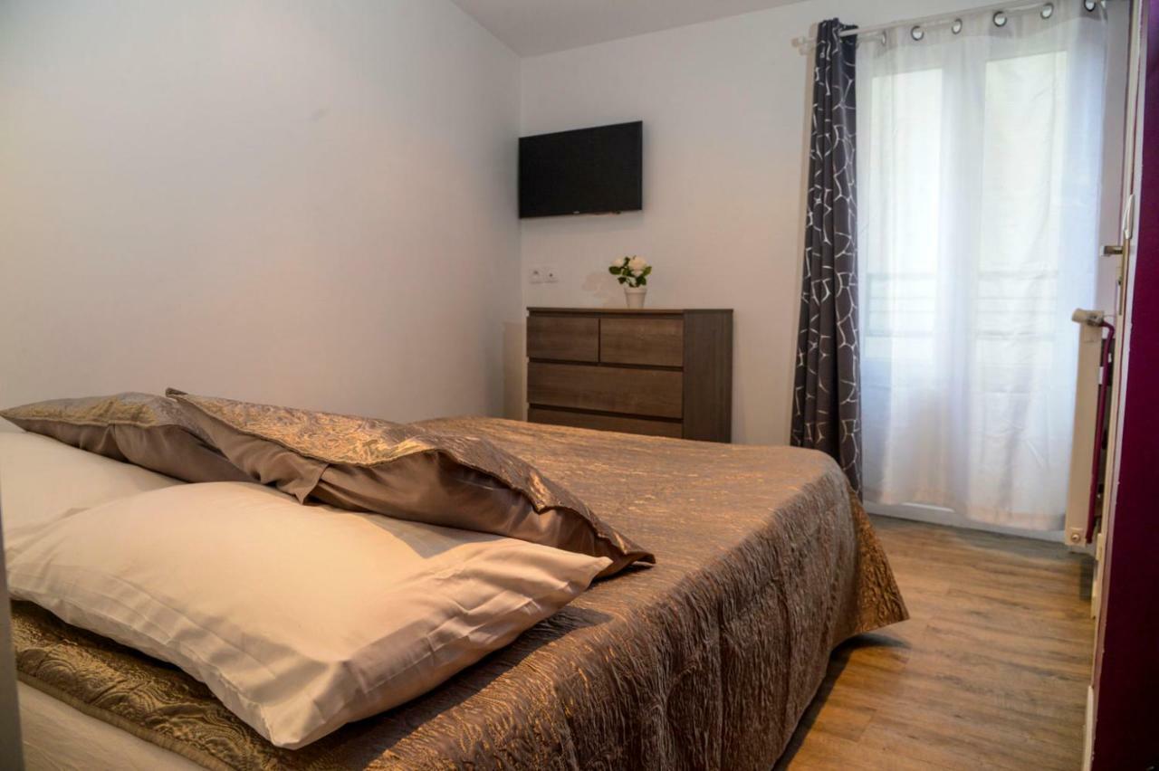Hotel Hovi De La Mairie Обервилье Экстерьер фото